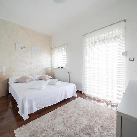 Absolute Gray Apartman