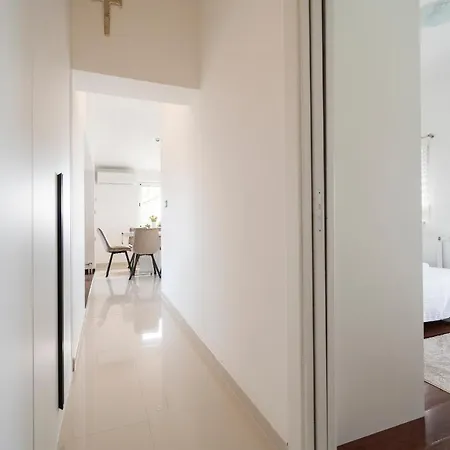Absolute Gray Apartment *